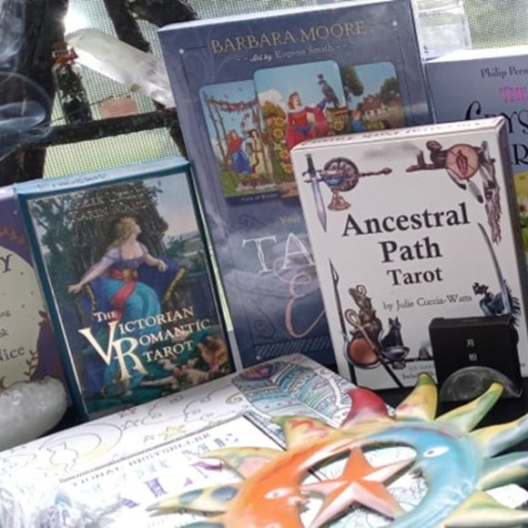 Marvelous Magickal Mystery Box // Full Tarot Deck - Picture 4 of 6